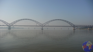 Pont sur l'Irrawaddy