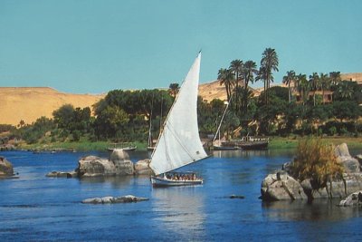 ASSOUAN - Felouques sur le Nil.