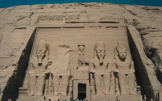 ABOU SIMBEL - Faade du temple de Ramss.