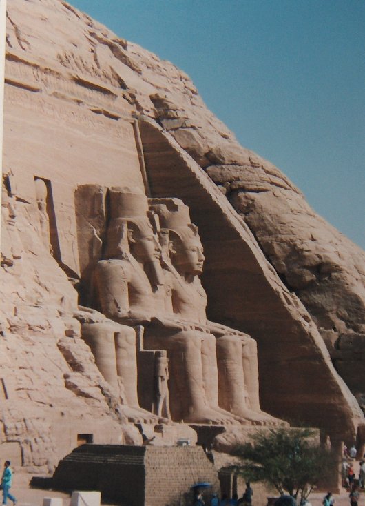 ABOU SIMBEL - Faade du temple de Ramss.