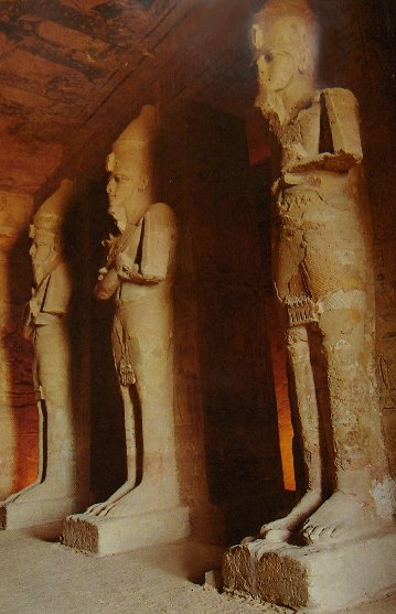 ABOU SIMBEL - Couloir du temple de Ramss.