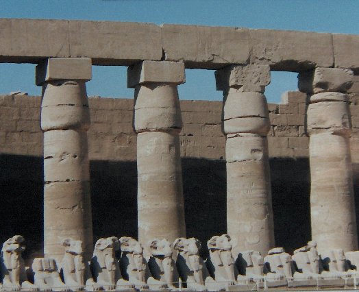 KARNAK - Cour du temple de Ramss III.