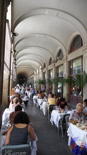 BARCELONE, Plaça Reial et "Les quinze nits"