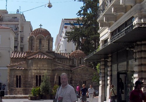 ATHÈNES -  Kapnikarea, rue Ermou.