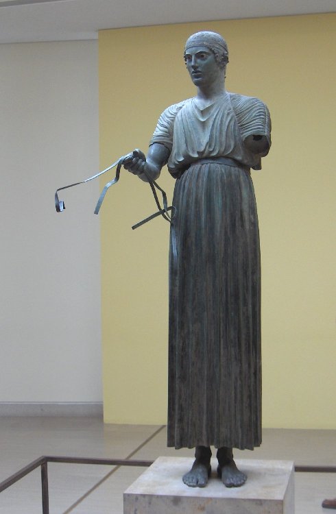 DELPHES - L'Aurige vers -477.