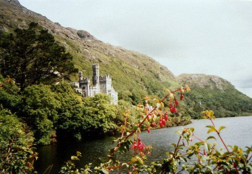 CONNEMARA -  Kylemore Abbey.