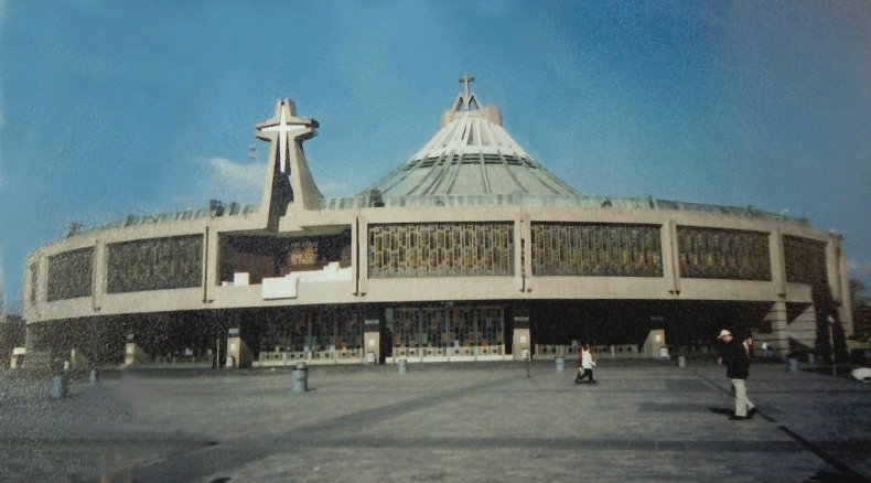 MEXICO - La nouvelle basilique due  Pedro Ramirez VASQUEZ  et  Jose Luis BENLLIURE