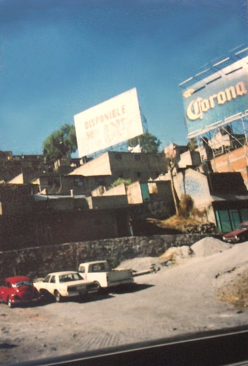 Au nord de MEXICO - sortie nord de Mexico avec la publicit pour la Corona