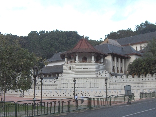 KANDY -  le Temple de la Dent de Bouddha