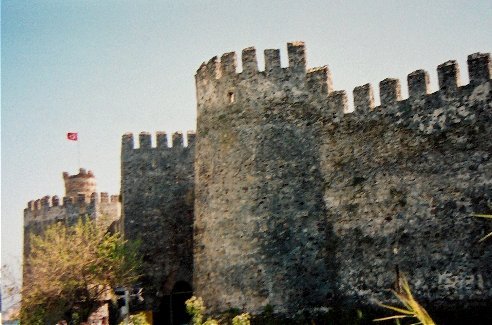 MAMURE KALESI - forteresse ottomane (XIIIe s.).