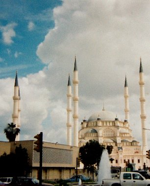 ADANA, une mosque flambant neuve.