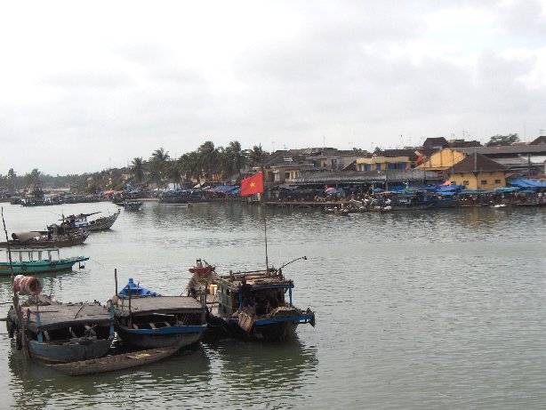 HOI AN - la rivire Thu Bon.