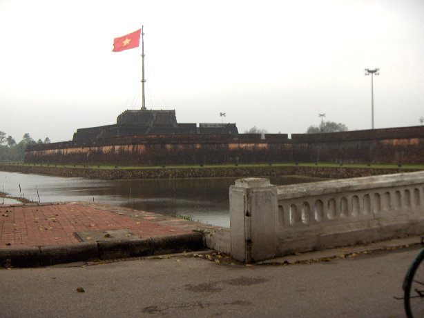 Citadelle de HUE - Douves et porte sud de la Citadelle.