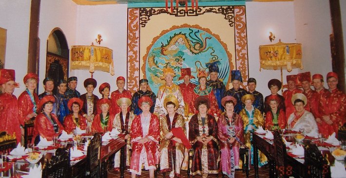 HUE - dner imprial costum.