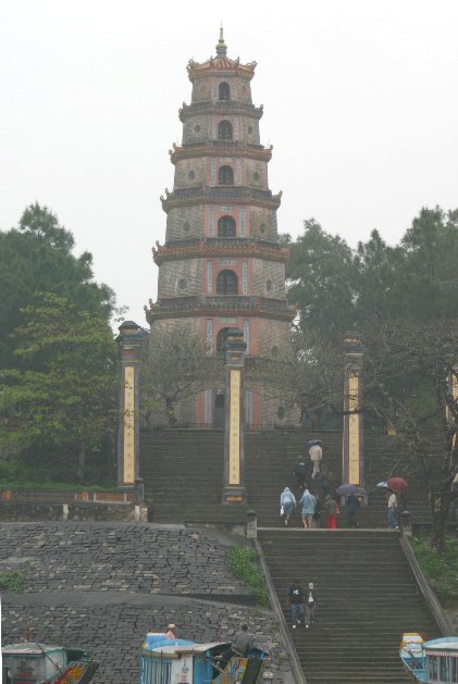 HUÉ, la Pagode de la Vieille Dame Cleste.