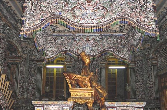HUÉ, tombeau de KHAI DINH.