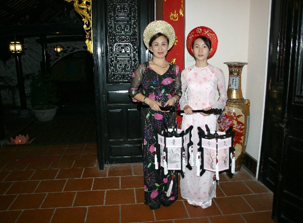 HUÉ, Dner imprial costum.
